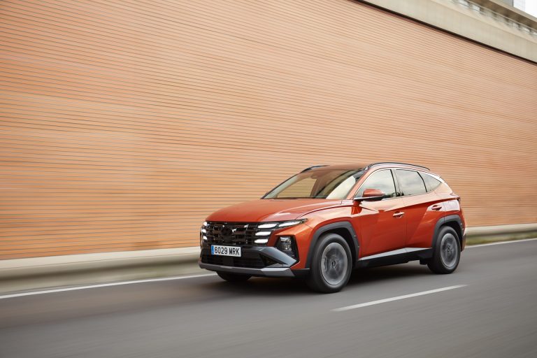 SUV híbridos enchufables: qué tecnología es útil de verdad y cuál es solo postureo SUV híbridos enchufables: qué tecnología es útil de verdad y cuál es solo postureo