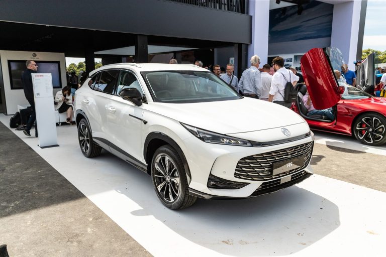 SUV PHEV por menos de 45.000 euros en 2026: los que de verdad puedes permitirte SUV PHEV por menos de 45.000 euros en 2026: los que de verdad puedes permitirte