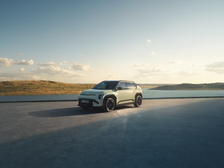 Kia EV3 vs Jeep Avenger: dos SUV eléctricos pequeños con tecnología moderna cara a cara
