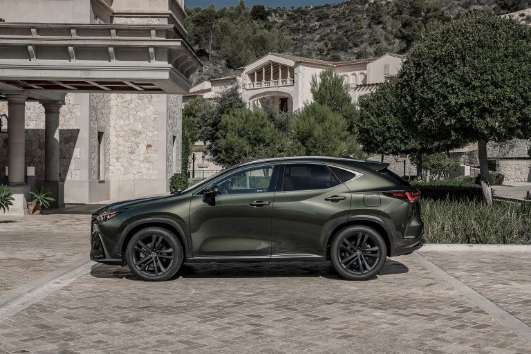 Lexus NX vs BMW X3: dos SUV híbridos premium con tecnología puntera cara a cara