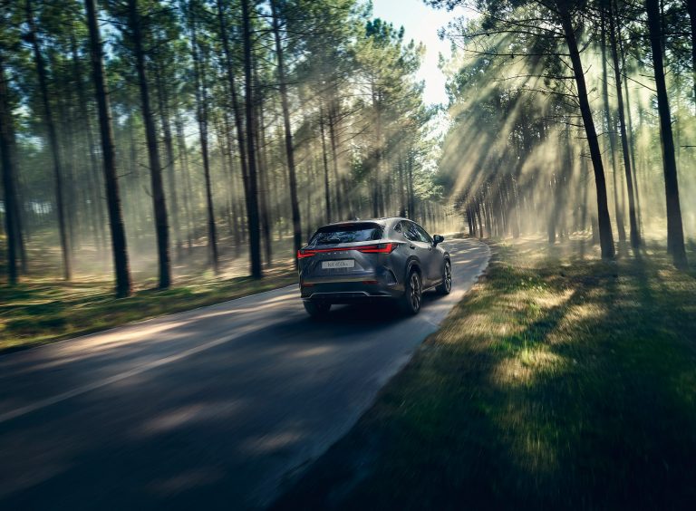 Los 5 SUV PHEV que menos consumen de verdad con la batería agotada en 2026