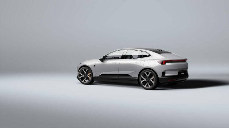 Polestar 4 vs Tesla Model Y: dos SUV eléctricos con autonomía larga puestos cara a cara