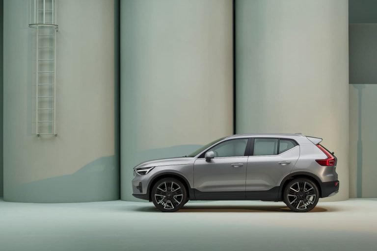Range Rover Evoque PHEV vs Volvo XC40 Recharge: dos SUV compactos premium con etiqueta 0