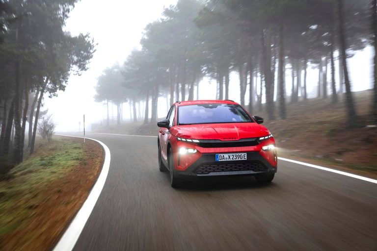 Skoda Elroq vs Volkswagen ID.4: dos SUV eléctricos del mismo grupo, ¿cuál te conviene más?