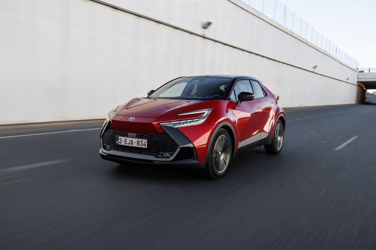Toyota C-HR PHEV review 2026: consumo real, maletero y qué tal envejece en uso diario