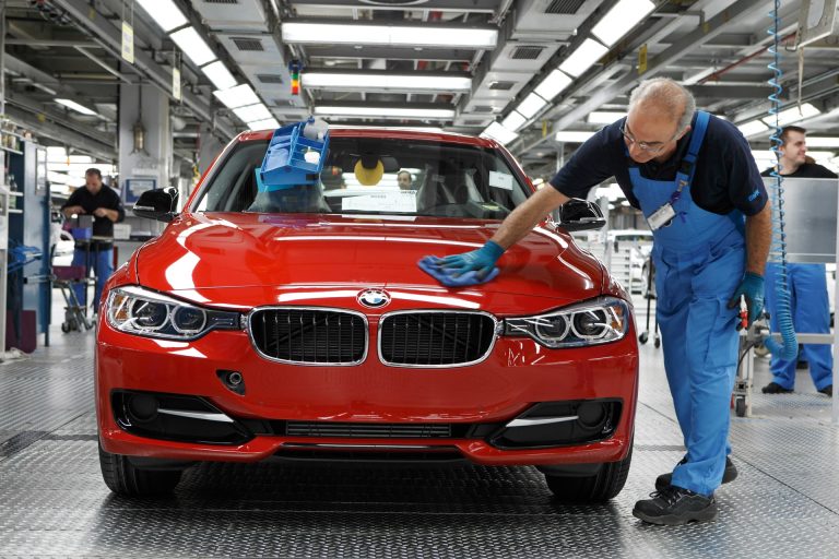 BMW Serie 3 híbrido enchufable vs Mercedes Clase C PHEV: dos compactos premium para quien hace mucha carretera BMW Serie 3 híbrido enchufable vs Mercedes Clase C PHEV: dos compactos premium para quien hace mucha carretera
