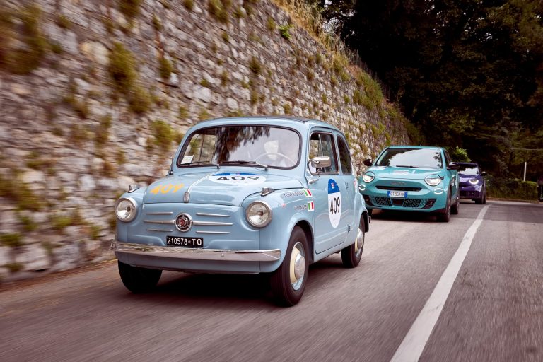 Fiat 600e vs Jeep Avenger eléctrico: dos utilitarios del grupo Stellantis cara a cara Fiat 600e vs Jeep Avenger eléctrico: dos utilitarios del grupo Stellantis cara a cara