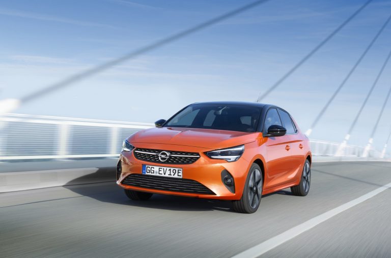 Opel Corsa-e vs Peugeot e-208: dos utilitarios eléctricos del grupo Stellantis para uso urbano Opel Corsa-e vs Peugeot e-208: dos utilitarios eléctricos del grupo Stellantis para uso urbano
