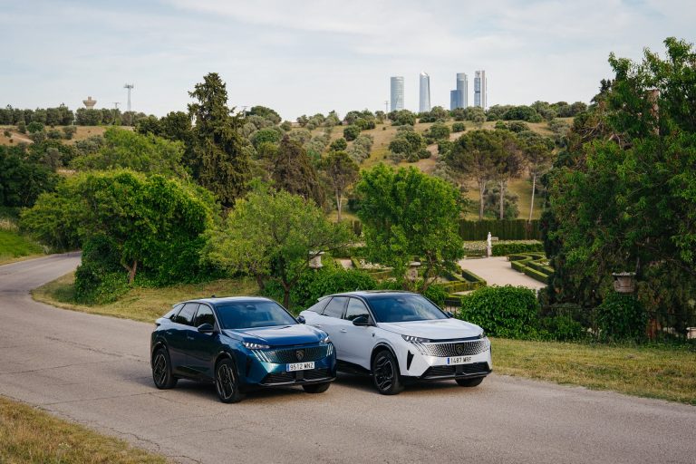 Peugeot 3008 vs Opel Grandland: dos SUV familiares del grupo Stellantis con enfoques distintos Peugeot 3008 vs Opel Grandland: dos SUV familiares del grupo Stellantis con enfoques distintos