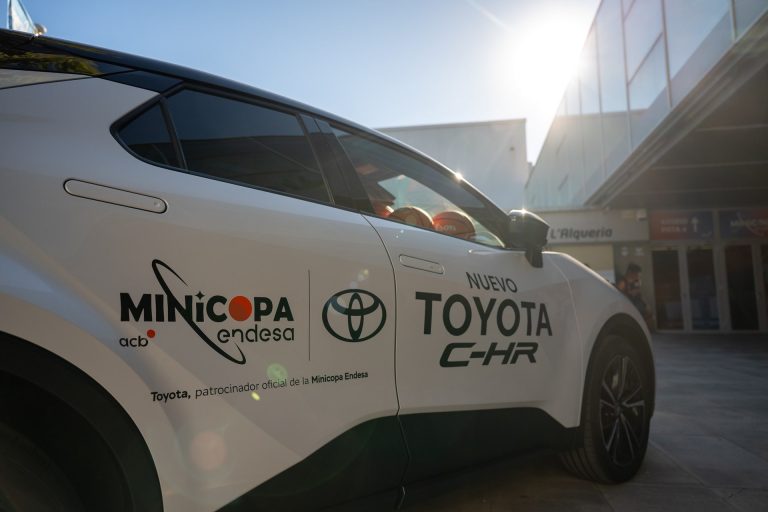 Toyota C-HR PHEV vs Peugeot 308 híbrido enchufable: cuál sale más rentable a 5 años vista Toyota C-HR PHEV vs Peugeot 308 híbrido enchufable: cuál sale más rentable a 5 años vista