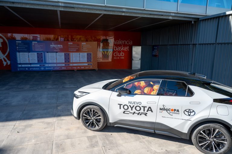 Toyota C-HR PHEV vs Mercedes Clase A híbrido enchufable: qué cunde más para uso diario