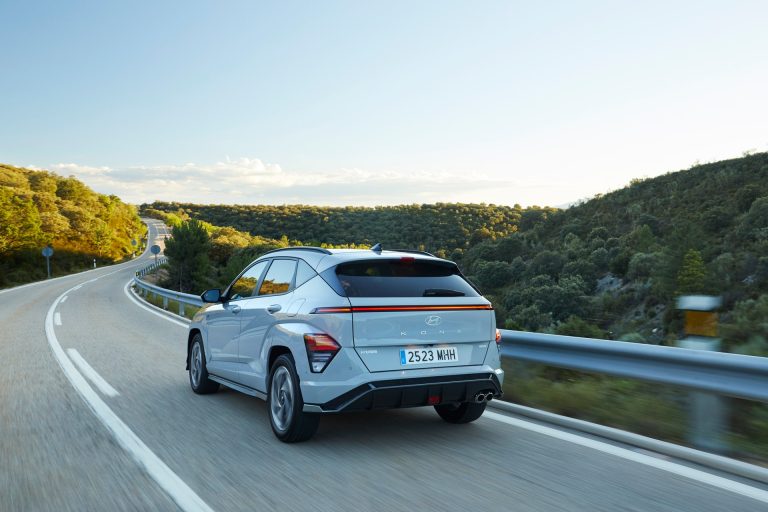 Hyundai Kona Eléctrico vs KIA EV3: dos SUV urbanos eléctricos coreanos con 8 años de garantía Hyundai Kona Eléctrico vs KIA EV3: dos SUV urbanos eléctricos coreanos con 8 años de garantía