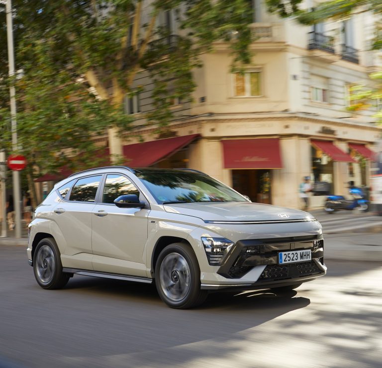 Hyundai Kona Eléctrico vs Jeep Avenger Electric: dos SUV urbanos eléctricos por menos de 35.000 euros Hyundai Kona Eléctrico vs Jeep Avenger Electric: dos SUV urbanos eléctricos por menos de 35.000 euros