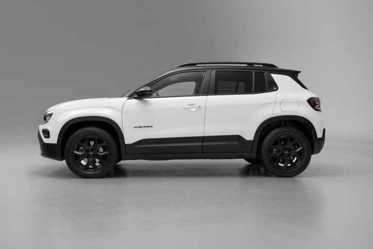 Jeep Avenger vs Opel Mokka Electric vs FIAT 600e: tres SUV urbanos eléctricos del grupo Stellantis cara a cara Jeep Avenger vs Opel Mokka Electric vs FIAT 600e: tres SUV urbanos eléctricos del grupo Stellantis cara a cara