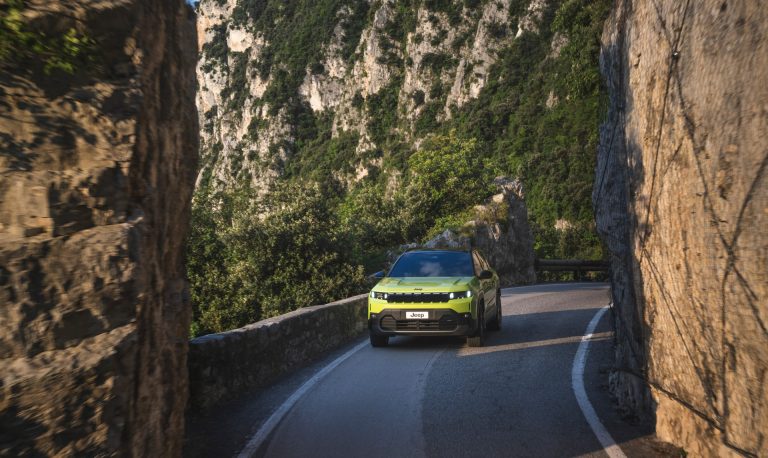 Jeep Compass 4xe vs Alfa Romeo Tonale PHEV: dos SUV híbridos enchufables del mismo grupo cara a cara Jeep Compass 4xe vs Alfa Romeo Tonale PHEV: dos SUV híbridos enchufables del mismo grupo cara a cara