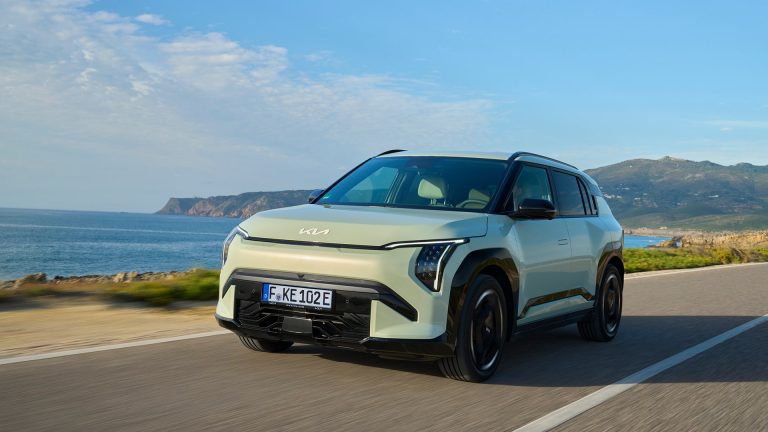 KIA EV3 review 2026: consumo real en ciudad, maletero y qué tal se mueve en aparcamientos estrechos