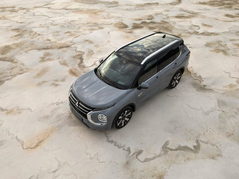 Mitsubishi Outlander PHEV review 2026: siete plazas, consumo real y qué tal está la postventa en España Mitsubishi Outlander PHEV review 2026: siete plazas, consumo real y qué tal está la postventa en España