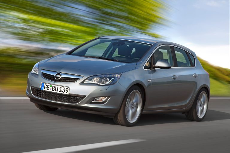 Citroën ë-C4 vs Opel Astra Electric: dos compactos eléctricos del grupo Stellantis para familia Citroën ë-C4 vs Opel Astra Electric: dos compactos eléctricos del grupo Stellantis para familia