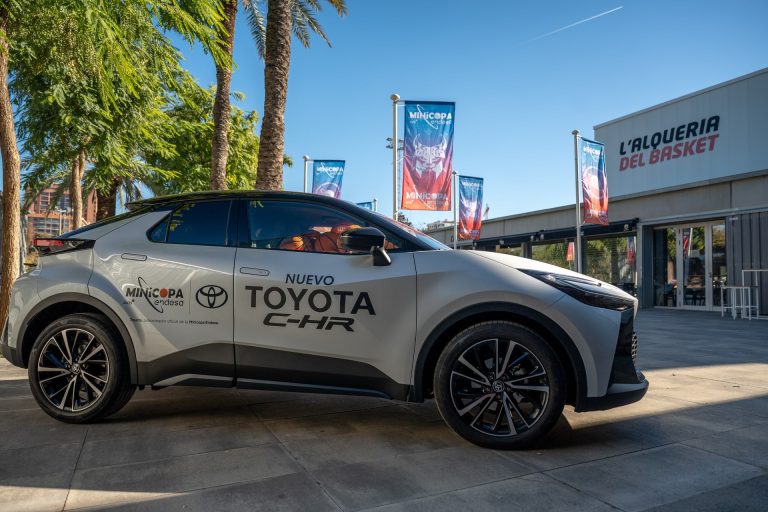Toyota C-HR PHEV review 2026: consumo real, autonomía eléctrica y qué tal envejece en uso familiar Toyota C-HR PHEV review 2026: consumo real, autonomía eléctrica y qué tal envejece en uso familiar