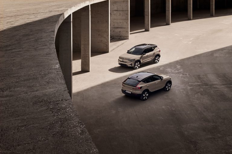 Volvo EX40 vs BMW iX1 vs Mercedes EQA: tres SUV eléctricos premium conectados para familia por menos de 55.000