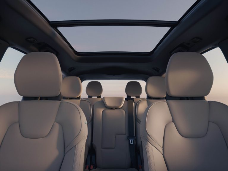 Volvo XC90 Recharge vs Lexus RX 450h+: dos SUV grandes enchufables premium con enfoques opuestos para familia Volvo XC90 Recharge vs Lexus RX 450h+: dos SUV grandes enchufables premium con enfoques opuestos para familia