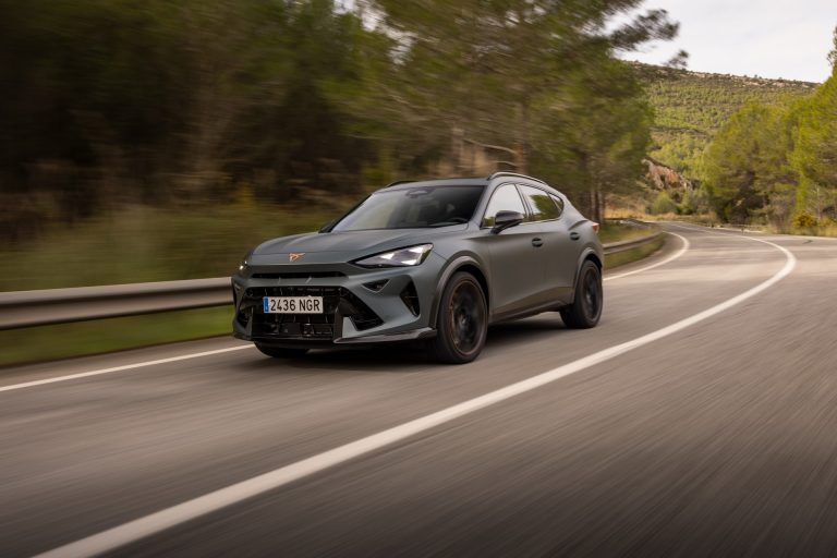 Cómo elegir un SUV híbrido enchufable en 2026 según los kilómetros reales que haces entre carga y carga Cómo elegir un SUV híbrido enchufable en 2026 según los kilómetros reales que haces entre carga y carga