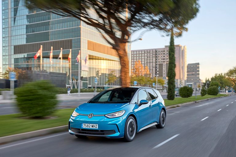 Cómo elegir un compacto eléctrico familiar en 2026 según el coste real de mantenimiento y la garantía del fabr