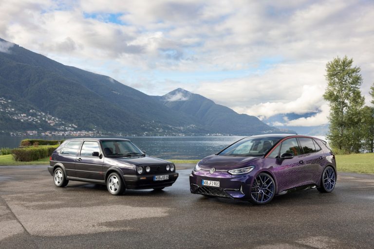 Volkswagen ID.3 vs Cupra Born vs Renault Megane E-Tech: tres compactos eléctricos familiares cara a cara por a